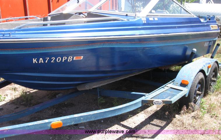 image for item 6814 Bayliner Capri 15' boat with trailer