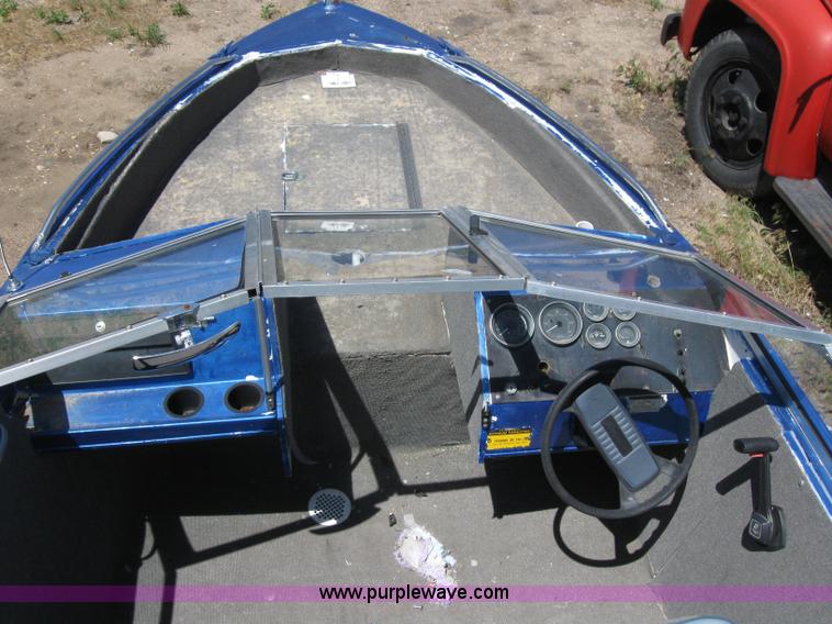 image for item 6814 Bayliner Capri 15' boat with trailer