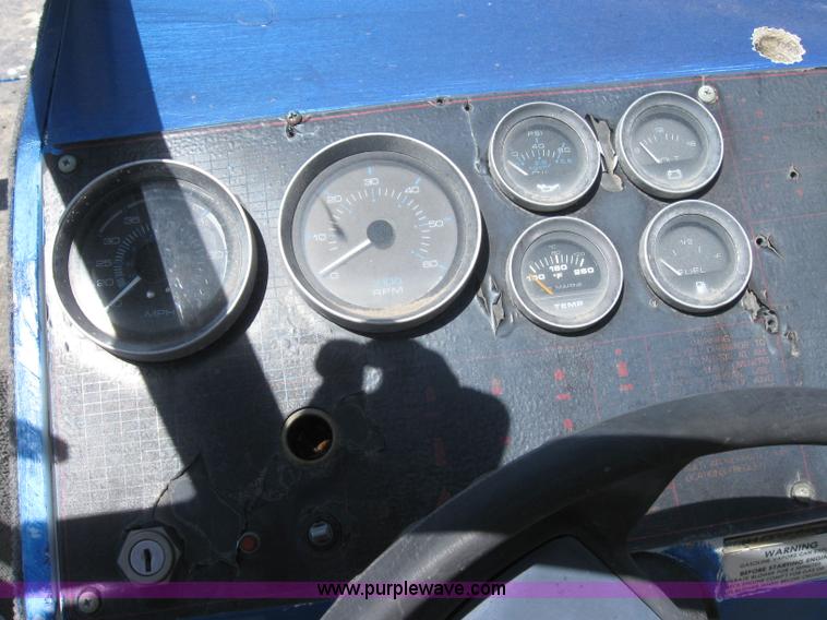 image for item 6814 Bayliner Capri 15' boat with trailer