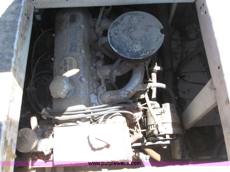 image for item 6814 Bayliner Capri 15' boat with trailer