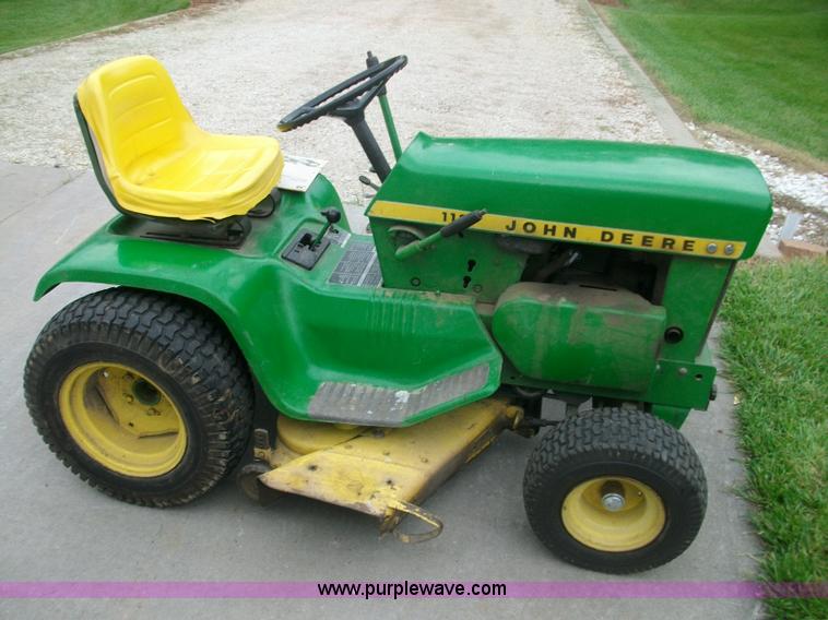 John Deere 112 mower in Wamego, KS Item 9801 sold Purple Wave