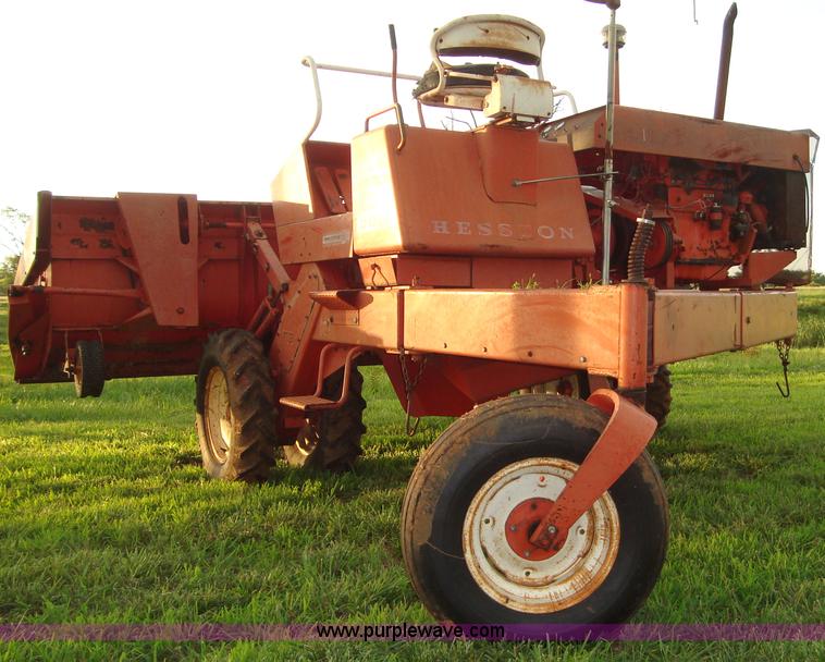 image for item 1000 Hesston 500 14' self-propelled swather