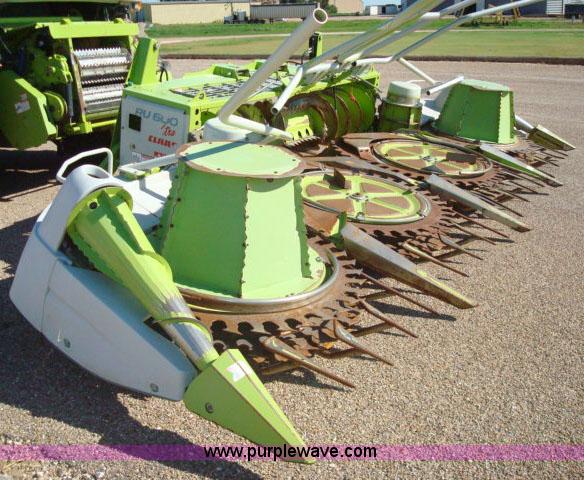 image for item 1001 Claas RU600 eight row forage head