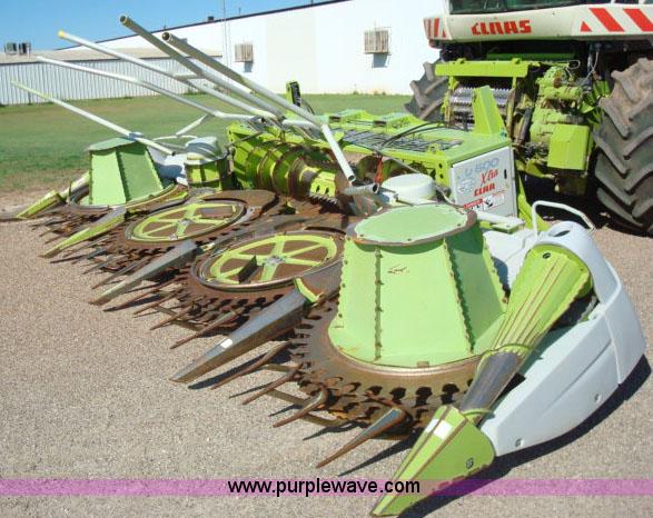 image for item 1001 Claas RU600 eight row forage head