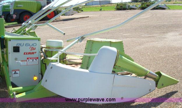 image for item 1001 Claas RU600 eight row forage head