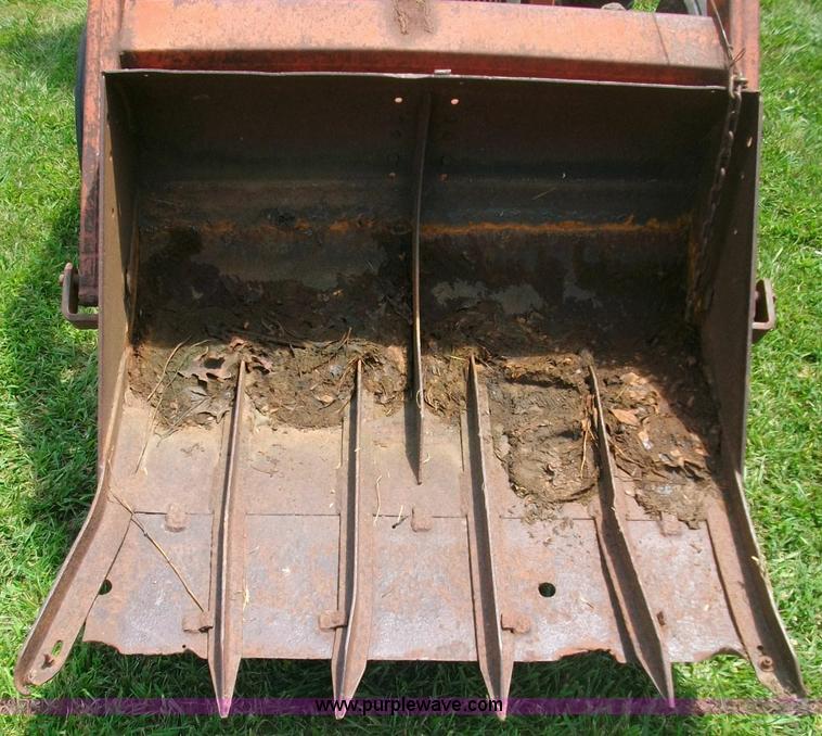 image for item 1002 Ford 8N tractor with loader