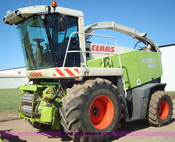 image for item 1003 2004 Claas Jaguar 900 forage harvester