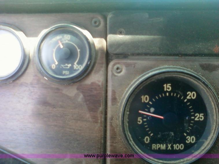 image for item 1902 1990 Freightliner FLD120 semi truck