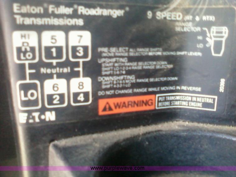 image for item 1902 1990 Freightliner FLD120 semi truck