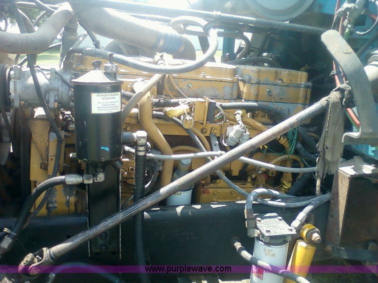 image for item 1902 1990 Freightliner FLD120 semi truck