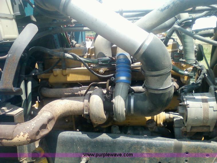 image for item 1902 1990 Freightliner FLD120 semi truck