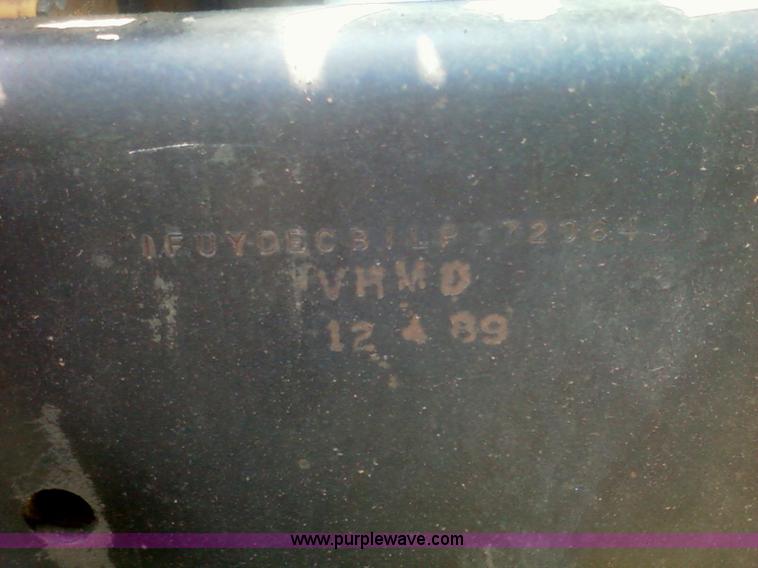 image for item 1902 1990 Freightliner FLD120 semi truck