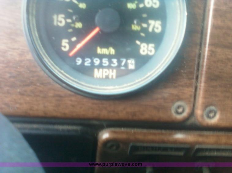 image for item 1902 1990 Freightliner FLD120 semi truck