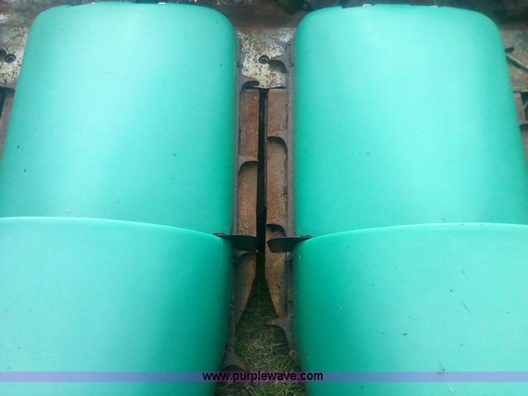 image for item 1903 1993 John Deere 893 corn head