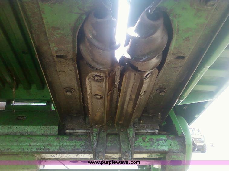 image for item 1903 1993 John Deere 893 corn head