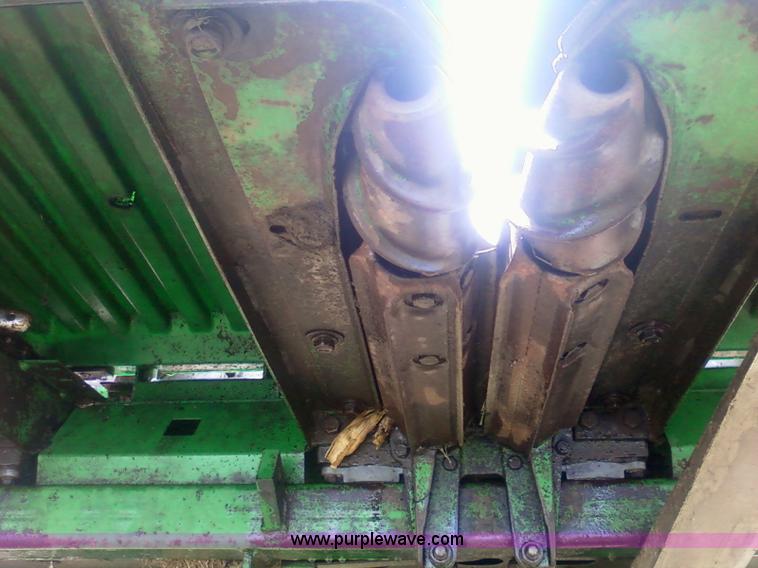 image for item 1903 1993 John Deere 893 corn head