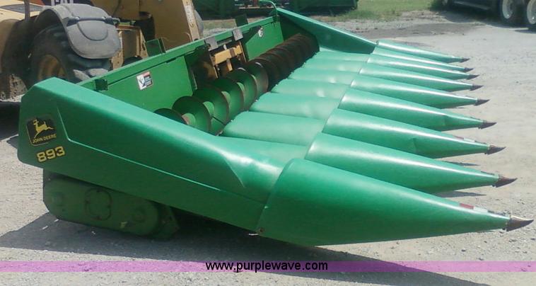 image for item 1905 1994 John Deere 893 corn head