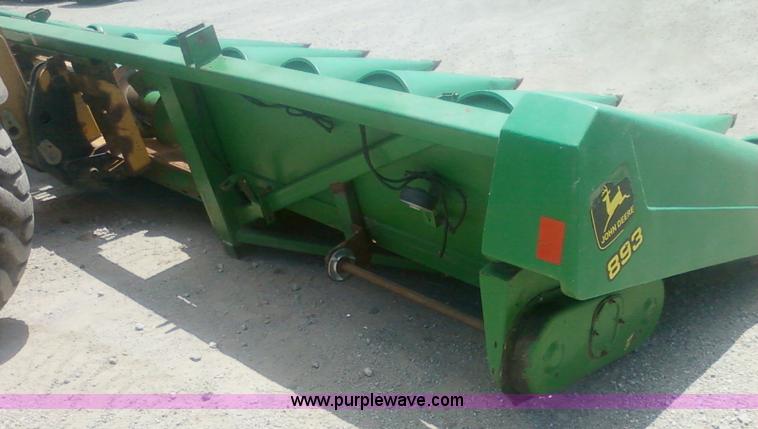 image for item 1905 1994 John Deere 893 corn head