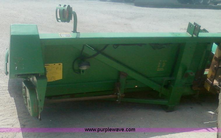 image for item 1905 1994 John Deere 893 corn head