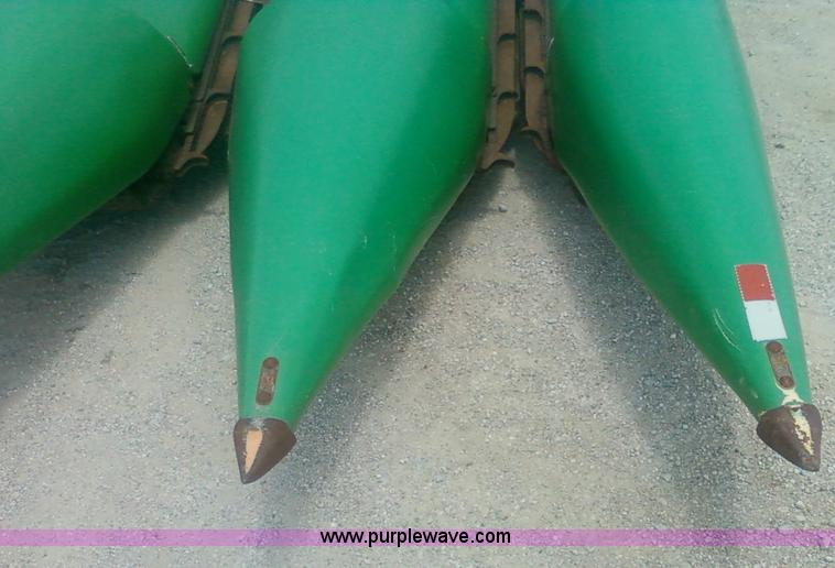image for item 1905 1994 John Deere 893 corn head