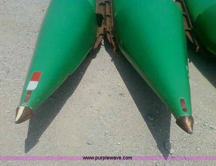 image for item 1905 1994 John Deere 893 corn head