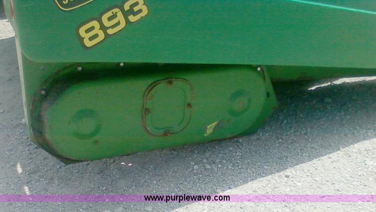image for item 1905 1994 John Deere 893 corn head