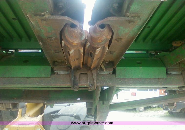 image for item 1905 1994 John Deere 893 corn head