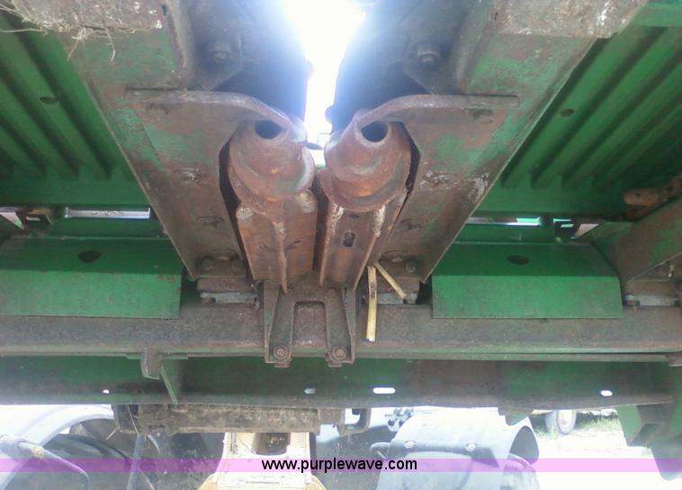 image for item 1905 1994 John Deere 893 corn head