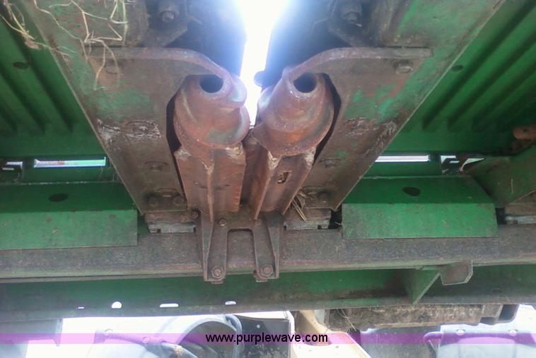 image for item 1905 1994 John Deere 893 corn head
