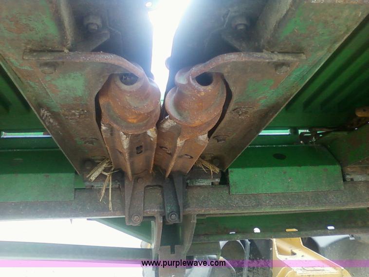 image for item 1905 1994 John Deere 893 corn head