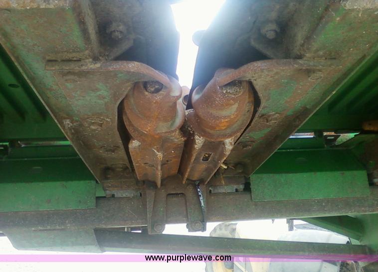 image for item 1905 1994 John Deere 893 corn head