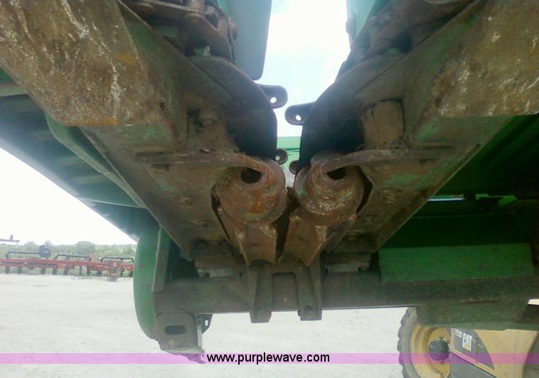 image for item 1905 1994 John Deere 893 corn head