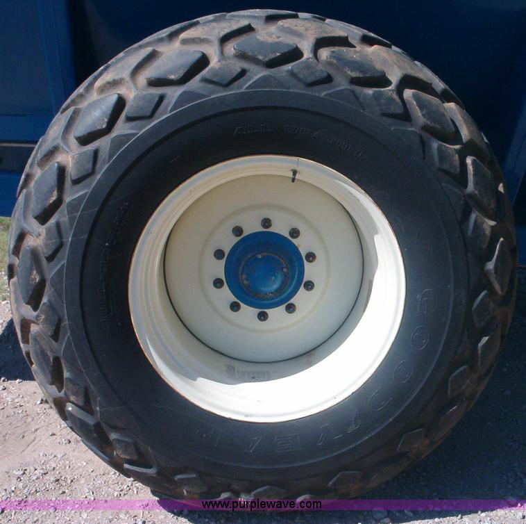 image for item 1910 Kinze 800 grain cart