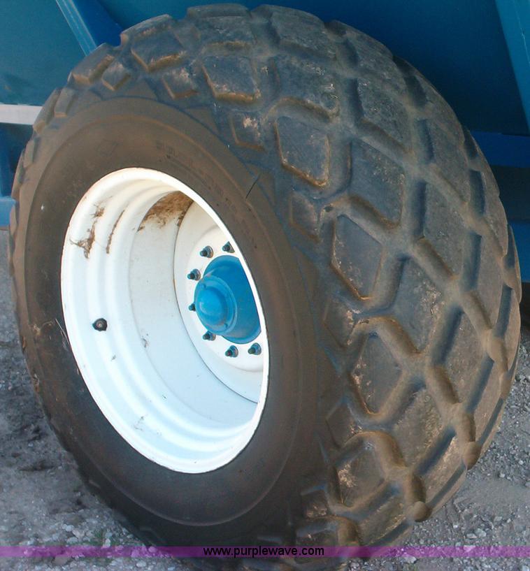 image for item 1910 Kinze 800 grain cart