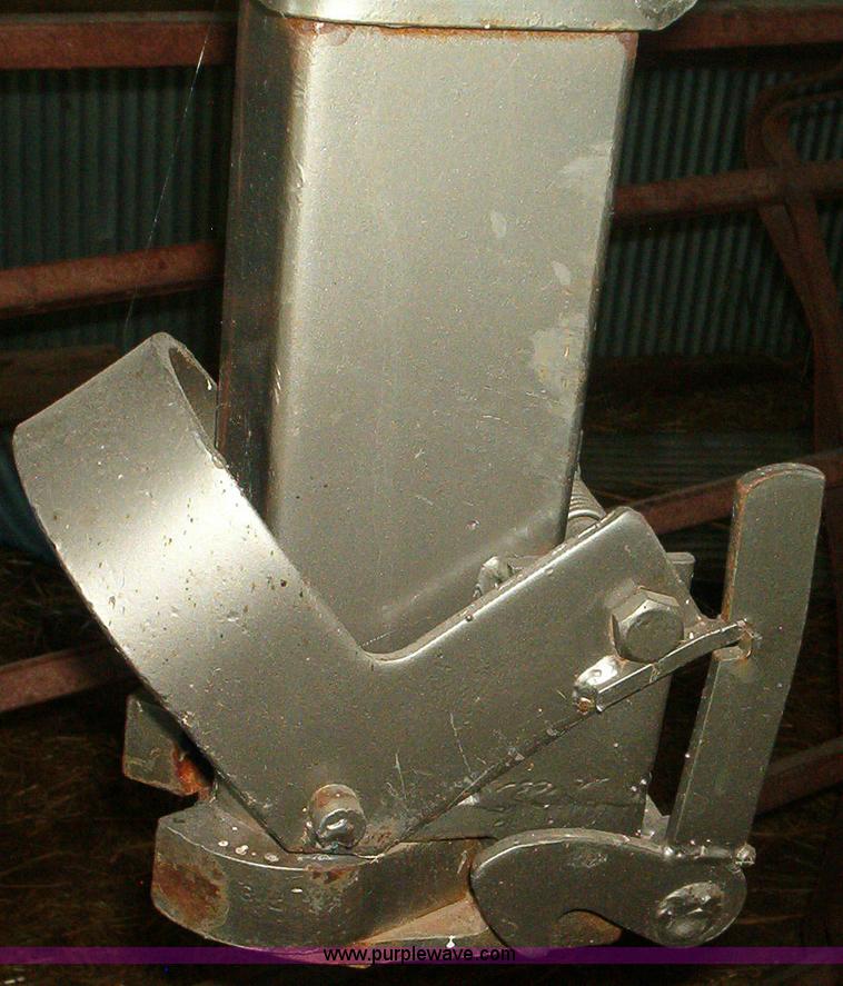 image for item 1954 Loadmaster fifth wheel grain trailer