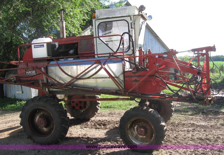 image for item 2227 1979 Hagie 647 self propelled sprayer with 60' boom