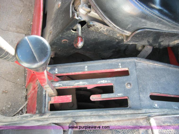 image for item 2229 1975 International 1586 tractor