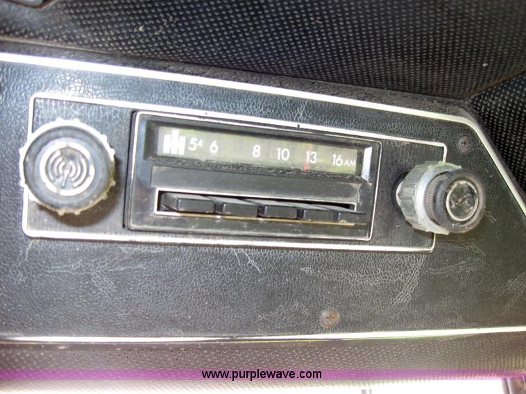 image for item 2229 1975 International 1586 tractor