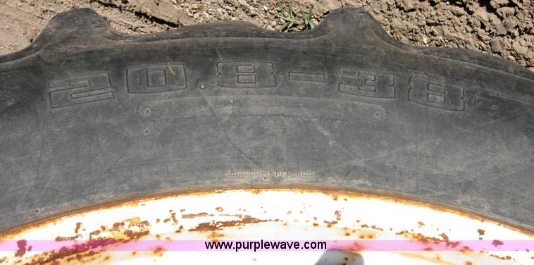 image for item 2229 1975 International 1586 tractor