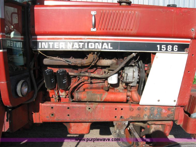 image for item 2229 1975 International 1586 tractor