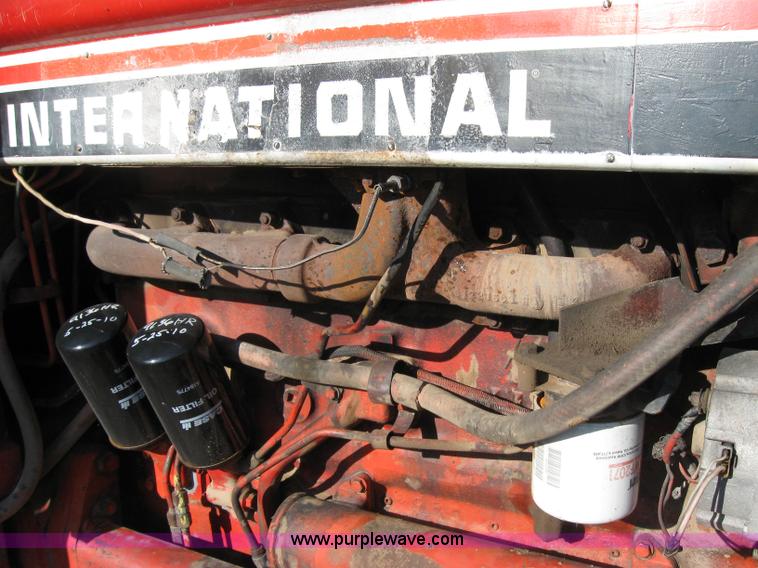 image for item 2229 1975 International 1586 tractor