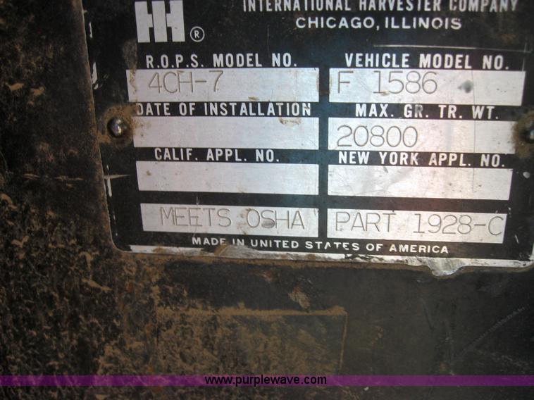 image for item 2229 1975 International 1586 tractor