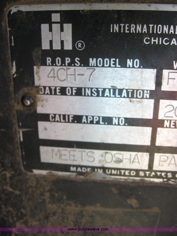 image for item 2229 1975 International 1586 tractor