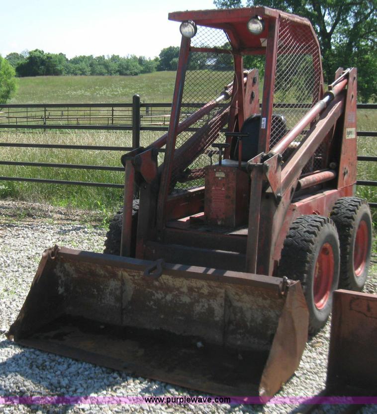 image for item 2238 Gehl 4400 hydracat skid steer