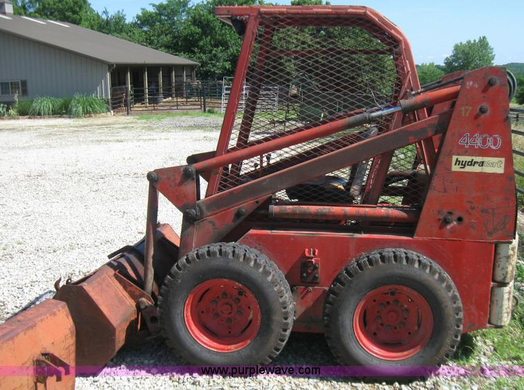 image for item 2238 Gehl 4400 hydracat skid steer