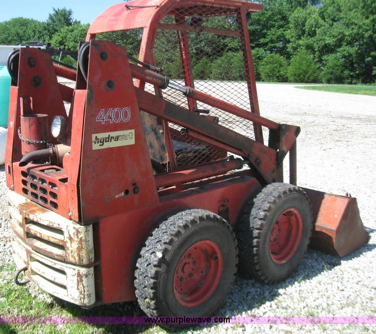 image for item 2238 Gehl 4400 hydracat skid steer