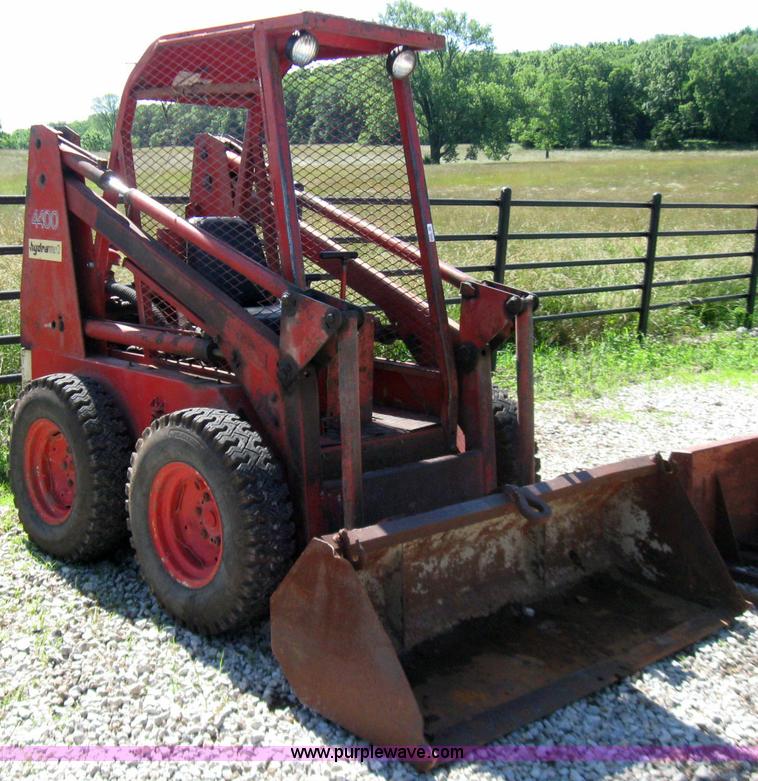 image for item 2238 Gehl 4400 hydracat skid steer