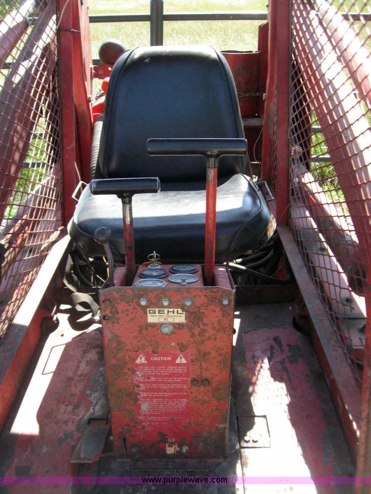 image for item 2238 Gehl 4400 hydracat skid steer