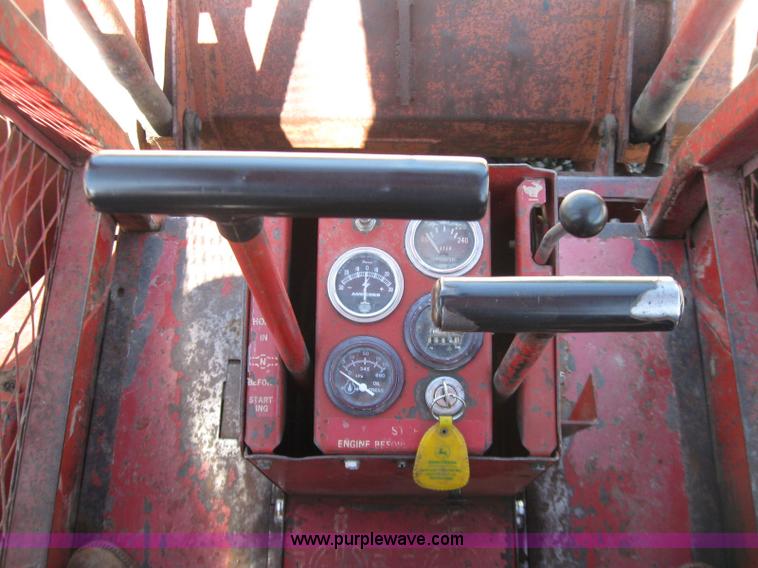 image for item 2238 Gehl 4400 hydracat skid steer