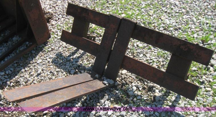 image for item 2238 Gehl 4400 hydracat skid steer